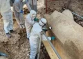3 metre derinlikteki 5 tonluk lahitten bakın neler çıktı!