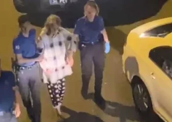 Kötü koku korkunç gerçeği ortaya çıkardı: Kardeşiyle yaşadı