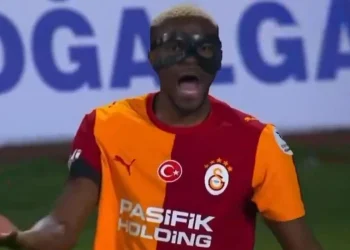Osimhen yine bomba gibi! Milli yıldızı fena azarladı