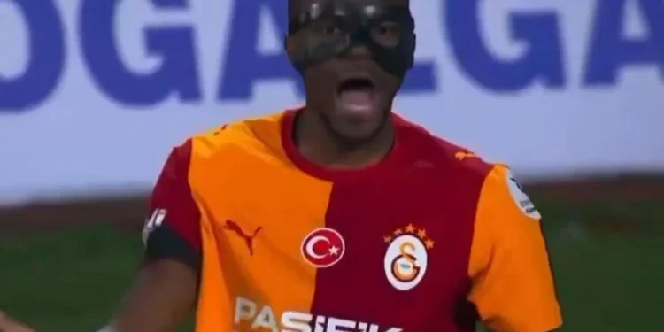 Osimhen yine bomba gibi! Milli yıldızı fena azarladı